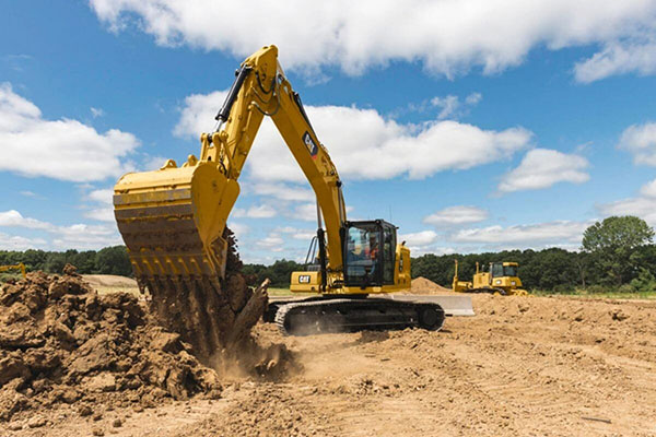 Odstranění závad odchylky pojezdového zařízení rypadla řady CAT320